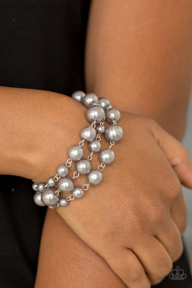 Silver pearl bracelet with three stands